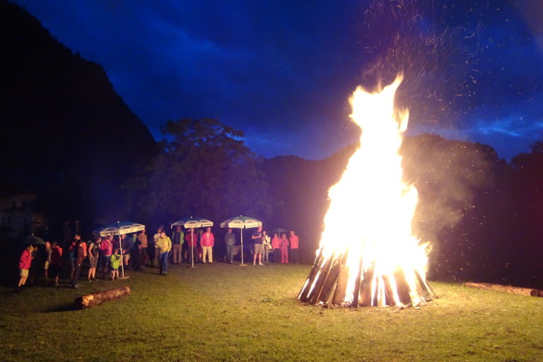 Sonnwendfeuer beim Kuglbachbauern